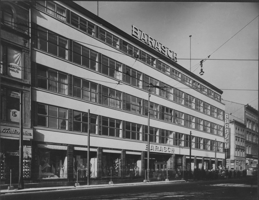 Fassade des Kaufhauses Barasch am Breiten Weg Magdeburg 